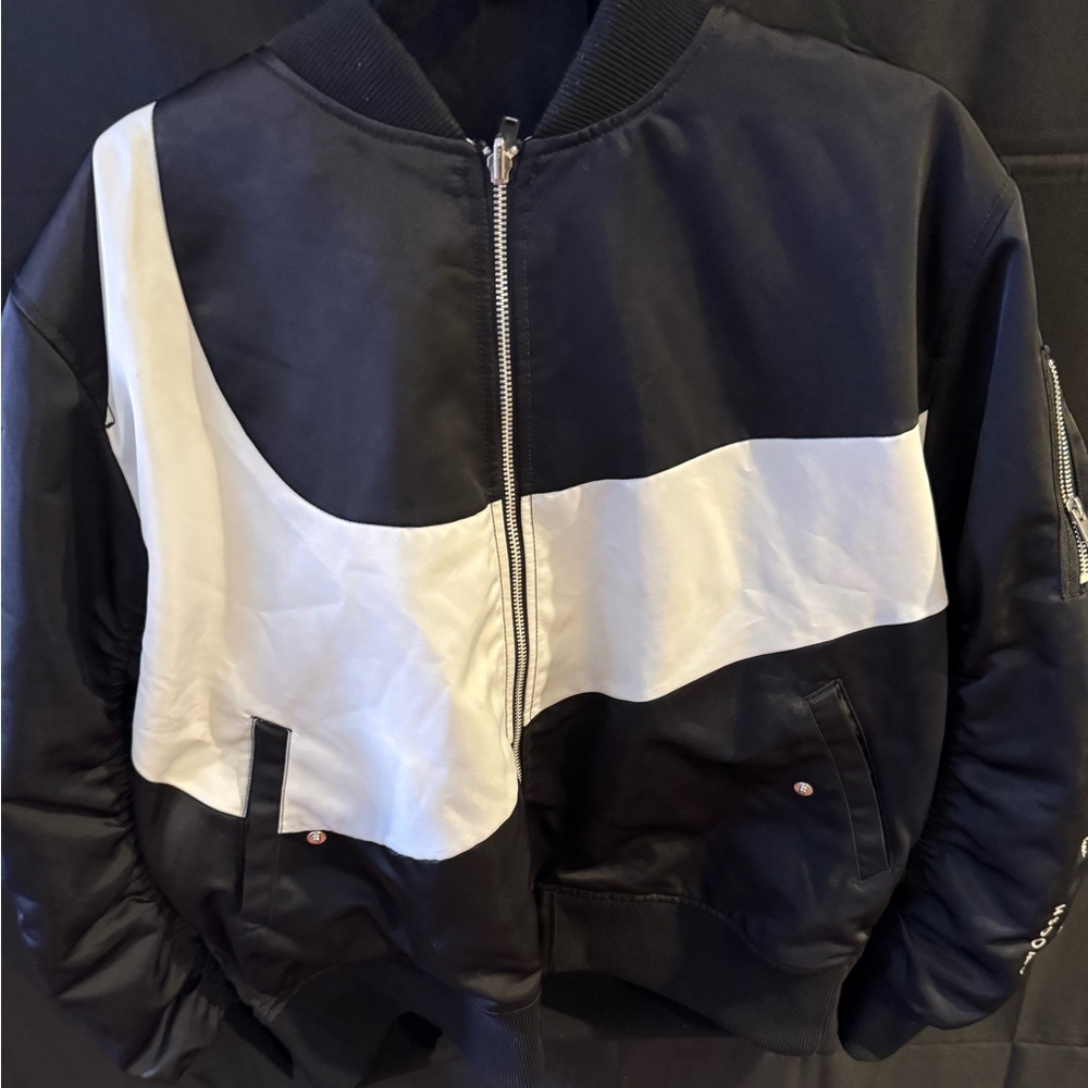 Pre loved Nike Black & White Reversible Utility Jacket in Great Condition